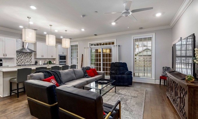 Tuscaloosa Condo | Gameday Haven: Walk to Stadium & Nightlife