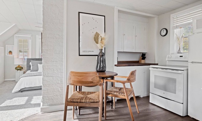 Hendersonville Apartment | Garage Apt