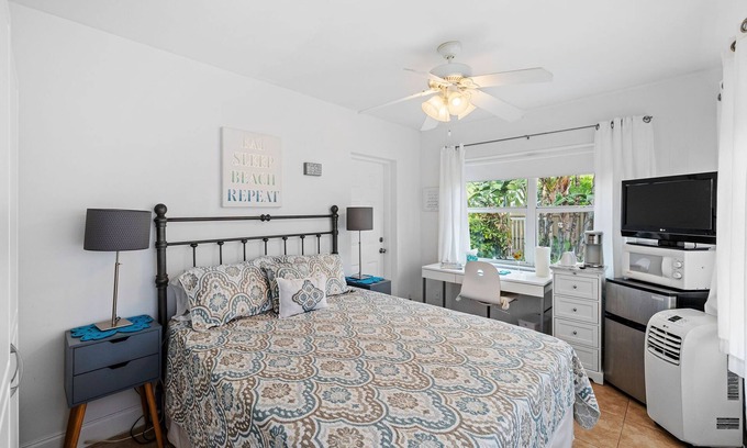 Boca Raton House | Garden Beach Room - Steps to beach!
