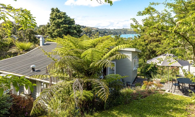Ostend House | Garden Cottage - Stay Waiheke