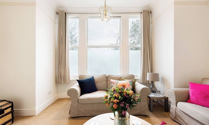Ealing Apartment | Garden flat near Ealing Broadway