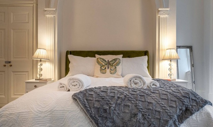 Bath Apartment | Garden Flat – Stunning Georgian Apartment in Grosvenor Place