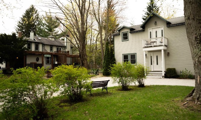 Union Pier Bed & Breakfast | Garden Grove Inn Bed and Breakfast