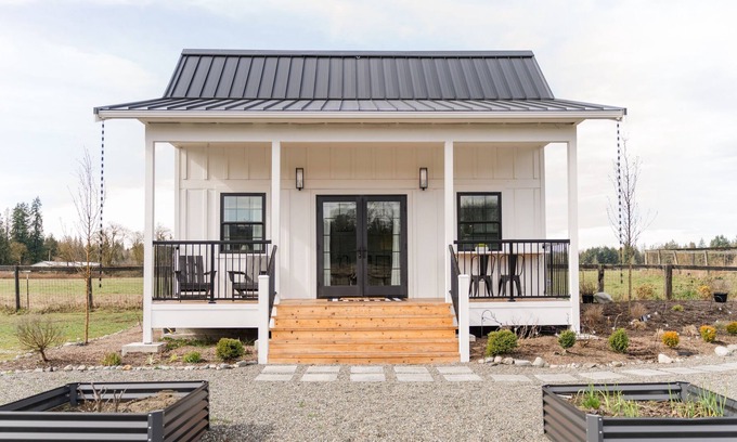 Jordan Road-Canyon Creek Apartment | Garden House Studio steps away from the river