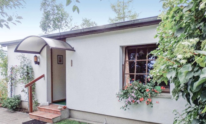 Eichwalde House | Garden idyll on the outskirts of the big city of Berlin: In the community of Eichwalde, a green subu