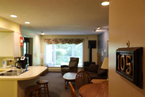Waterville Valley House | Garden Level Inns WV105