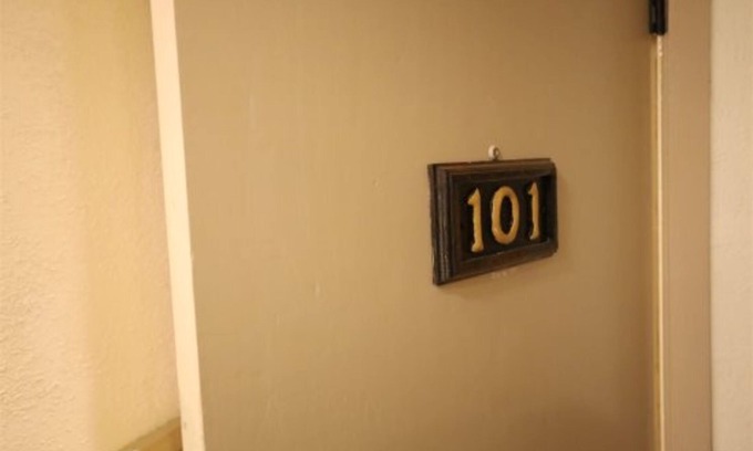 Waterville Valley Condo | Garden Level Inns of WV unit with Private Hot Tub and Shared Back Yard (101)