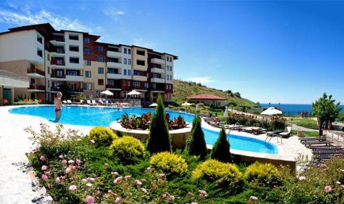 Sveti Vlas Apartment | Garden of Eden Sea and Pool View