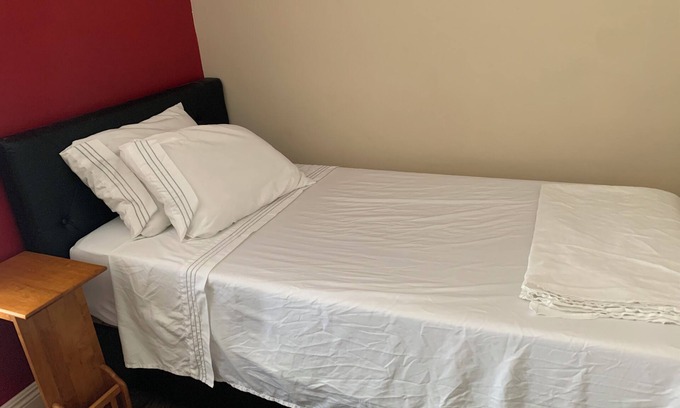 Woodland Hills Apartment | Garden View Charming Cozy studio in nice Los Angeles -AC and Highspeed Internet