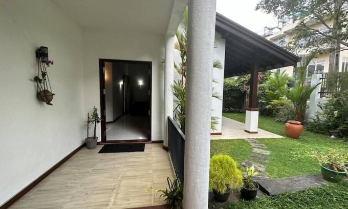 Homagama House | Garden Villa-Luxury home in Homagama Sri Lanka 5 mins HW and 20 mints to Colombo