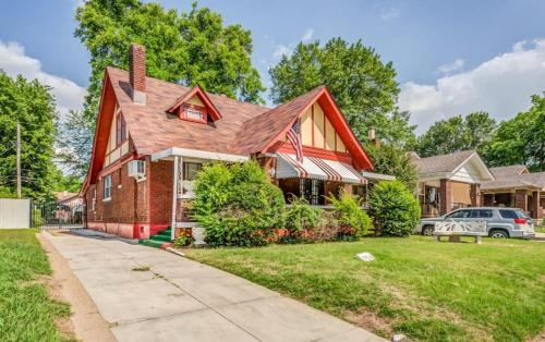 Vollintine-Evergreen House | Garland Haven Hideaway Both Units
