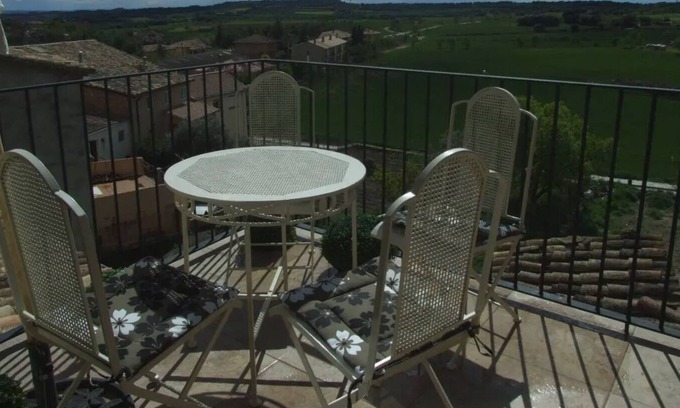 Adahuesca Apartment | Garnacha Loft in Anagussa