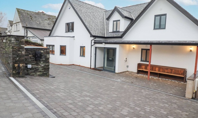 Ambleside House | GARTH HILL HOUSE, pet friendly, luxury holiday cottage in Ambleside