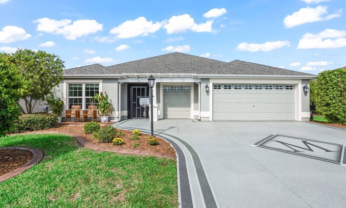 Wildwood House | GAS GOLF CART WALK TO THE POOL BEAUTIFUL HOME IN FENNEY THE VILLAGES FL