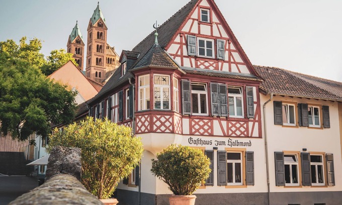 Speyer House | Gasthaus zum Halbmond