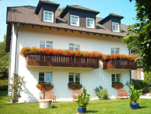 Weißdorf Hotel | Gasthof Pension Walther