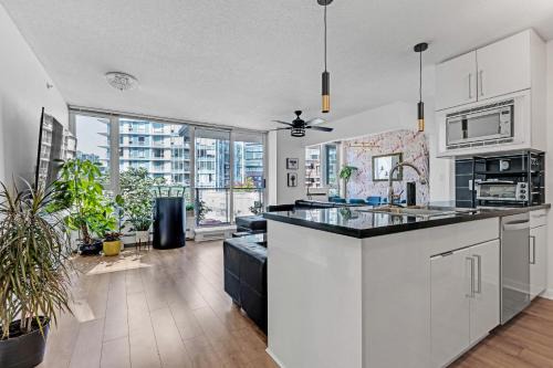 Crosstown House | Gastown Downtown Apartment very central