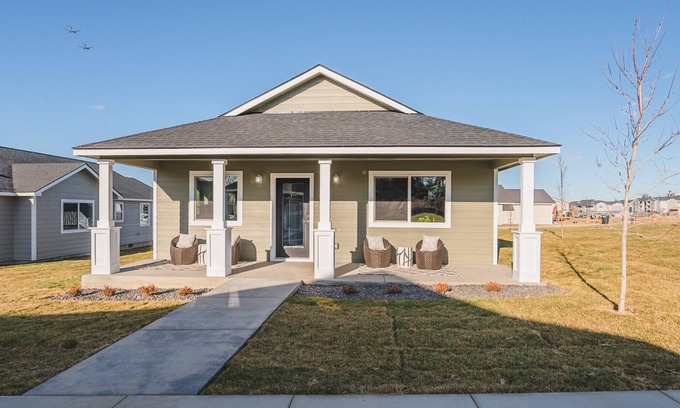 Moses Lake House | Gated 3 BR Escape in downtown Moses Lake