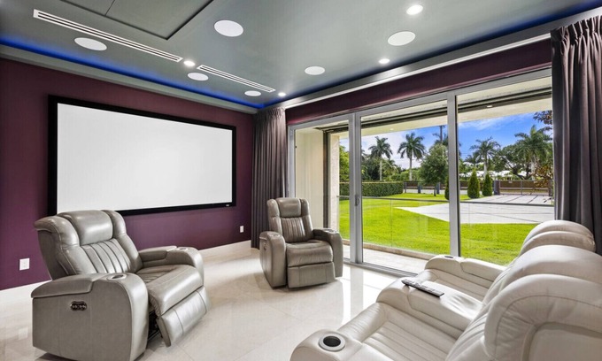 Southwest Ranches Villa | Gated 9BR Estate for 20 w/Private Pool, Jacuzzi, Theater & Guest House! Pet-Friendly!