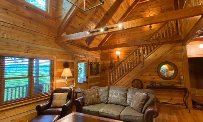 Maggie Valley Cabin | Gated Luxury Mtn. Cabin @ Smoky Mountain Retreat (Waynesville & Maggie Valley)