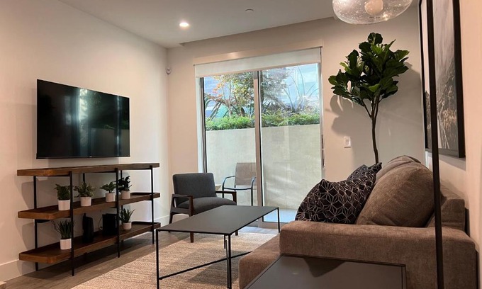 Beverly Grove Apartment | Gated Luxury West Hollywood Condo, King Bed, Garage Parking, Gym
