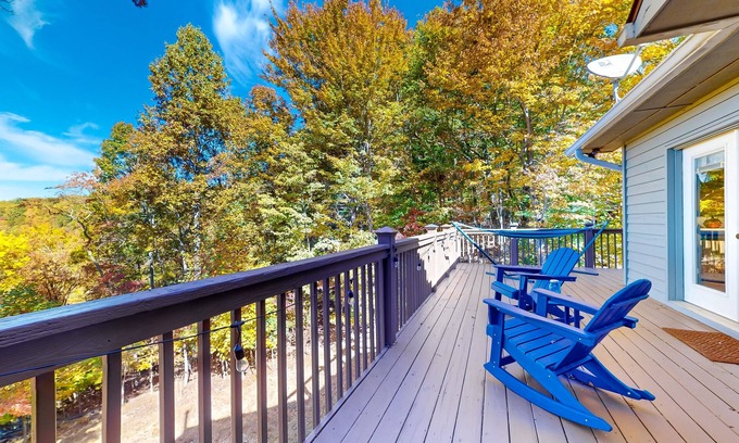 Murphy House | Gated mountain view ranch-style home with game room & wood fireplace - dogs ok