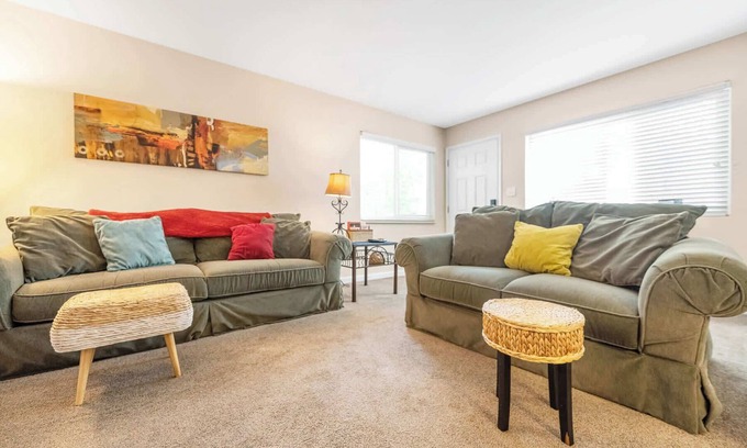 Visalia Apartment | Gated, Quiet Walk to Med Cntr, Downtown, Value for Long Stays