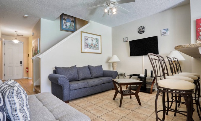 Crestwynd Bay House | Gated townhome with pool & playground - fast WiFi, W/D - snowbirds welcome