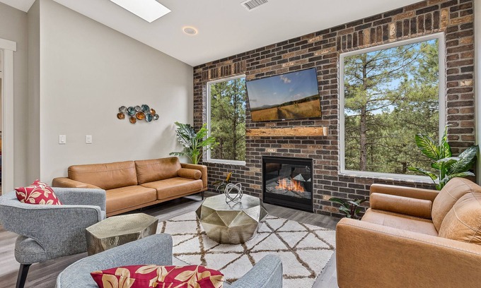 Switzer Mesa House | Gathering Tree's Upscale 2 bedroom with Fireplace and Hot Tub!