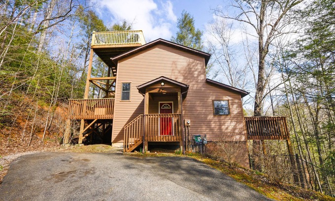 Hemlock Hills Cabin | Gatlinburg cabin, Arcade games, hot tub, no scary roads, PERFECT location