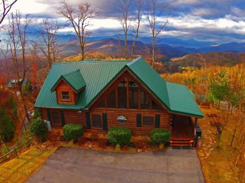 Black Bear Falls House | Gatlinburg Getaway