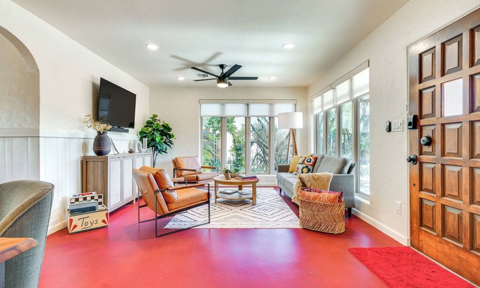 Grant - Glenn House | Gazebo, Patios & Grill: Colorful Tucson Retreat!