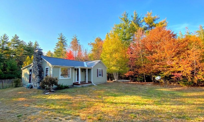 Easton House | GC Adorable home 20 minutes from CannonFranconia Notch Fire Pit wifi laundry Pet friendly