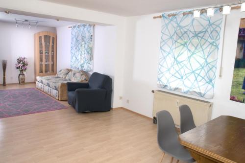 Oberasbach Apartment | Gemütliche Familien-Ferienwohnung mit Balkon nahe Playmobil FunPark