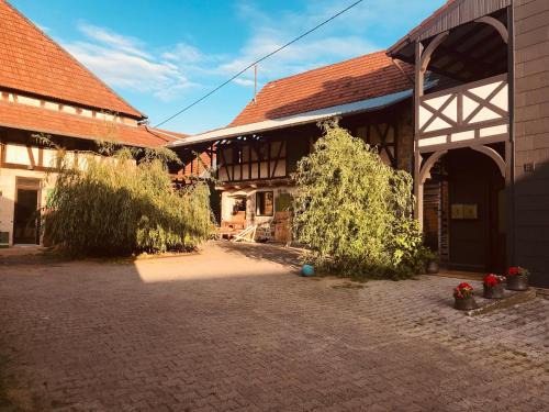 Effolderbach Apartment | Gemütliche Landhaus Wohnung auf dem Ponyhof - Himmelbett, Kamin & Garten