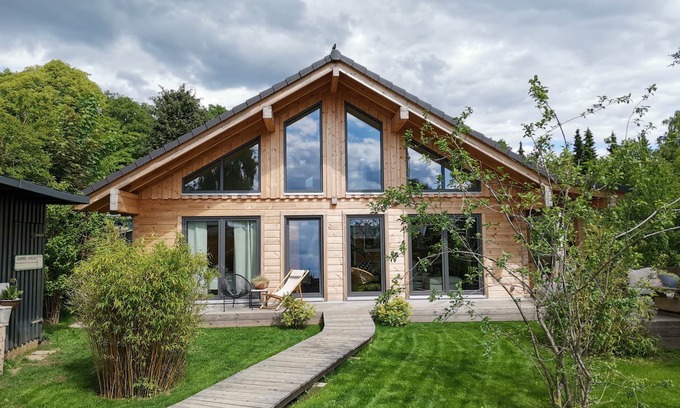 Scharbeutz House | Gemütliches Blockhaus mit Seeblick und Garten im Grünen am Badesee