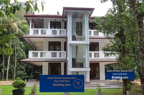 Kahangama Bed & Breakfast | Gem Field Rest