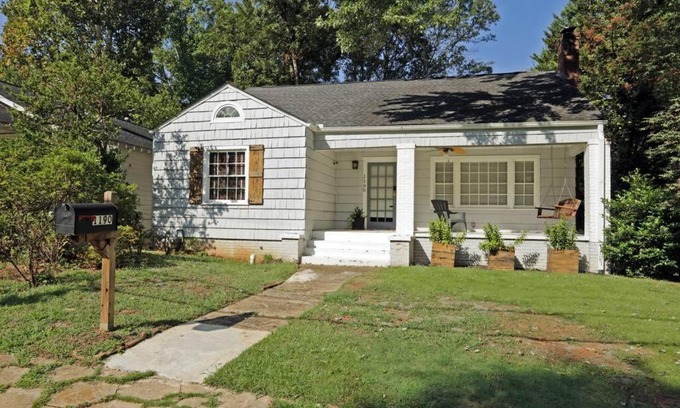 Home Park House | Gem in Midtown 4bedroom home-11