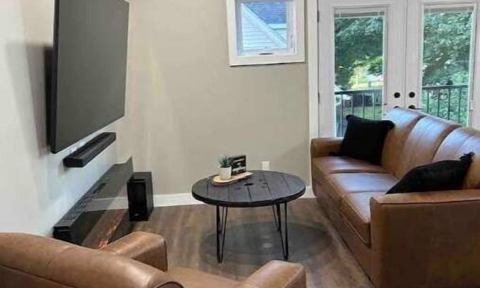 Kingsville Apartment | Gem on Prospect