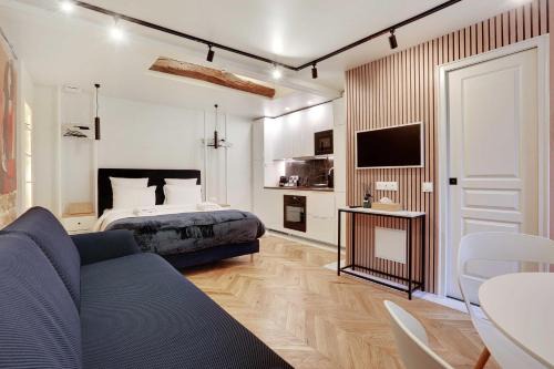 Montmartre Apartment | GemBnB Luxury Apartment in Paris - Abbesses - Montmartre