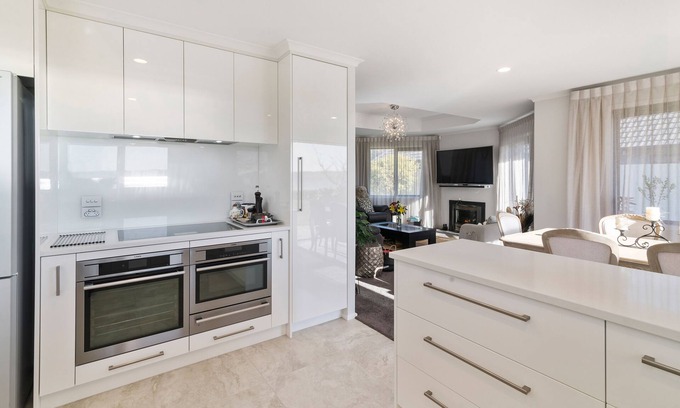 Kawaha Point House | Gemini Shores - Rotorua Holiday Home