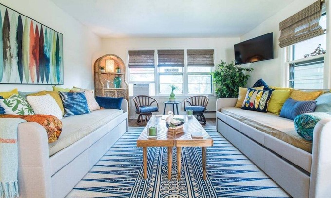 Lake Geneva Apartment | Geneva Beach House Geneva Suite |1st Floor |Walk to the Lake |Shared Backyard |Parking