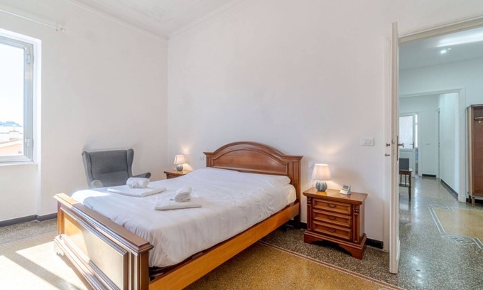 San Fruttuoso Apartment | Genoa San Fruttuoso Vintage & Roomy Flat x5