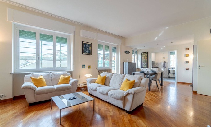 Sturla Apartment | Genoa Sturla Spacious Apptx3 Balcony & Sea View