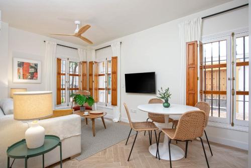 Santa Cruz Apartment | Genteel Home Plaza de Santa Cruz