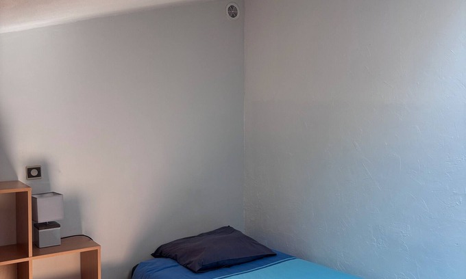 L'Epine Apartment | 'Gentiane' Room with Shared Garden and Wi-Fi