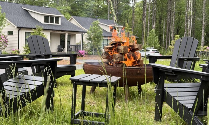 Cashiers House | Gentle Bear Cottage (Short walk to waterfall!)