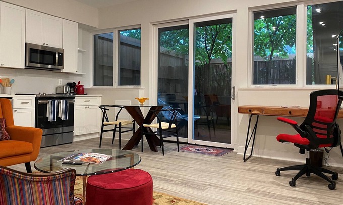 Georgetown Apartment | Georgetown Boutique Apartment in 4 unit bldg, Patio (1 mo min)