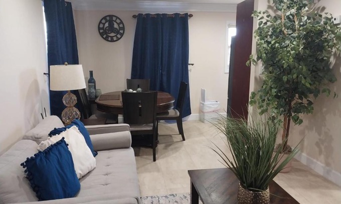 George Town Apartment | Georgetown Exuma Luxury Streetview Apartment