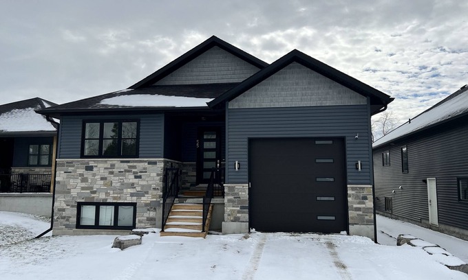 Wasaga Beach House | Georgian Bay Home & Escape. Close to Blue Mountain & Georgian Bay